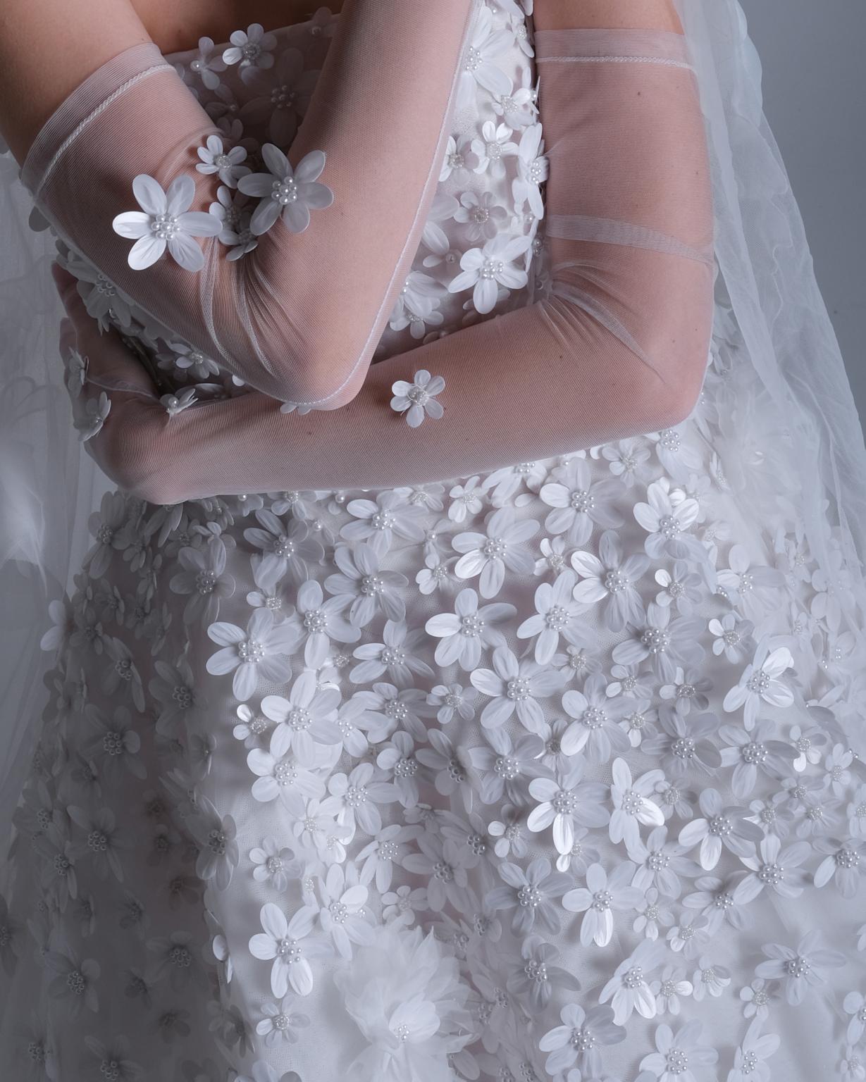 LumiGown 2026 Strapless 3D Flo - Embroidery Veil ulasan dan harga