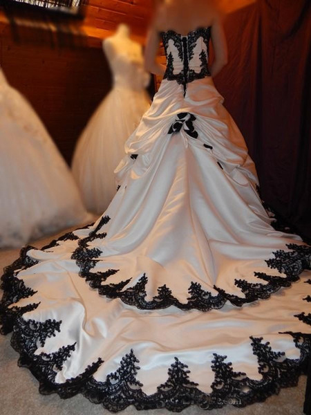 Vintage Wedding Dress Gothic B - Embroidery White Dress ulasan dan harga